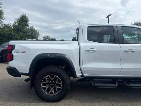 Used 2024 Chevrolet Colorado ZR2 w/ Safety Package AWD/4WD image 13