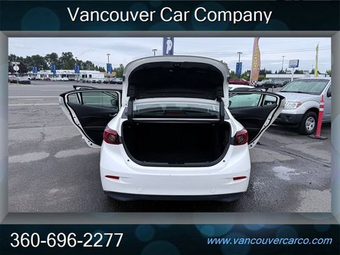 Used 2018 MAZDA MAZDA3 Touring FWD image 35