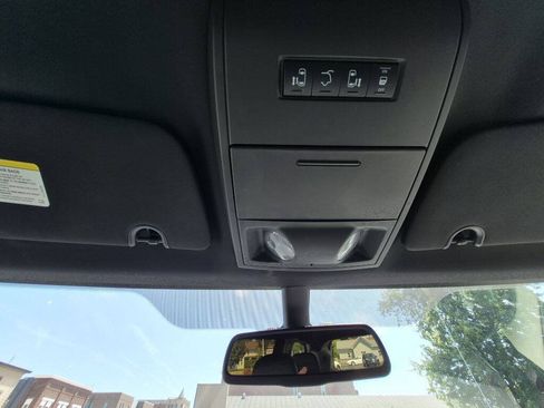 Used 2018 Dodge Grand Caravan SXT FWD image 25