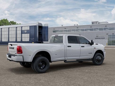 New 2026 RAM 3500 Big Horn AWD/4WD image 4
