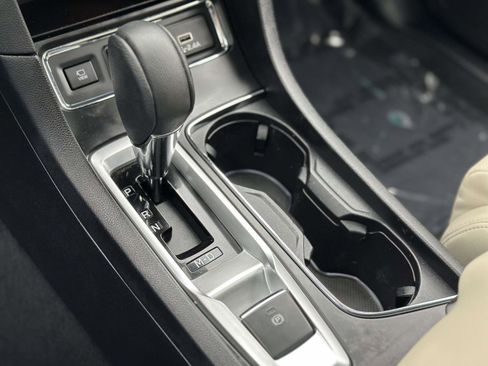 Used 2023 Subaru Ascent Limited w/ Technology Package image 13