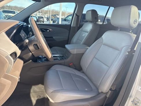 Used 2019 Chevrolet Traverse LT image 11