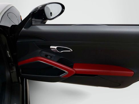 Used 2017 Porsche 718 Boxster RWD image 11