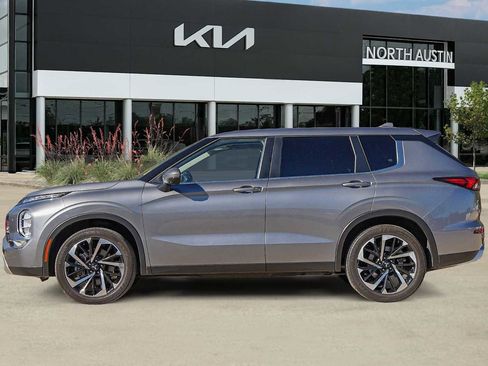 Used 2023 Mitsubishi Outlander SE image 4