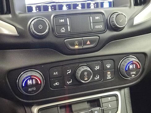 Used 2024 GMC Terrain SLT w/ Infotainment Package II image 31