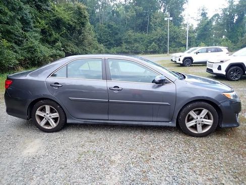 Used 2013 Toyota Camry SE FWD image 2