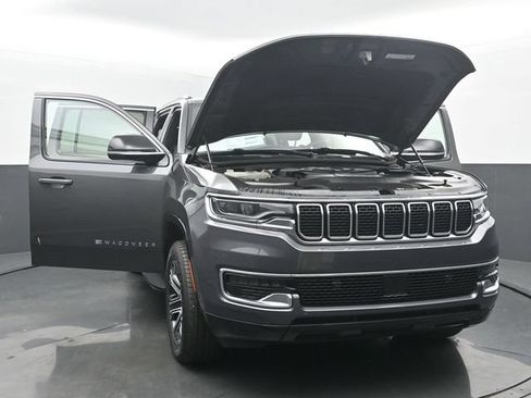 Used 2025 Jeep Wagoneer 4WD image 54