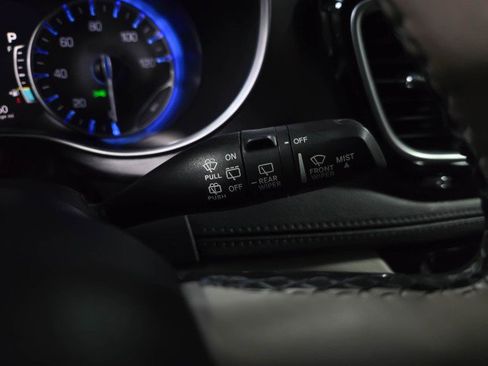 Used 2020 Chrysler Pacifica Limited image 28