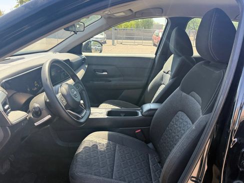 Used 2025 Nissan Kicks SV FWD image 11