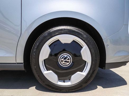 New 2025 Volkswagen ID. Buzz Pro S RWD image 10