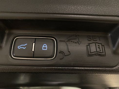 Used 2022 Ford Explorer XLT AWD/4WD image 33