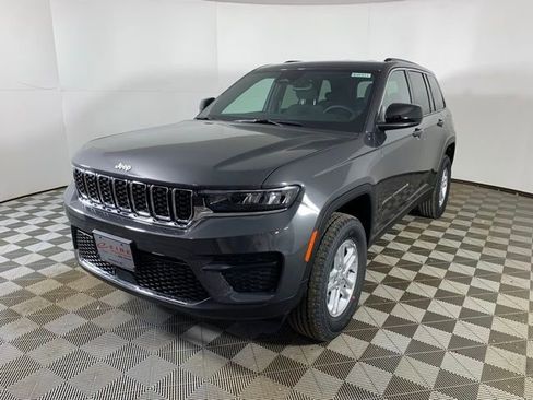New 2025 Jeep Grand Cherokee Laredo image 2