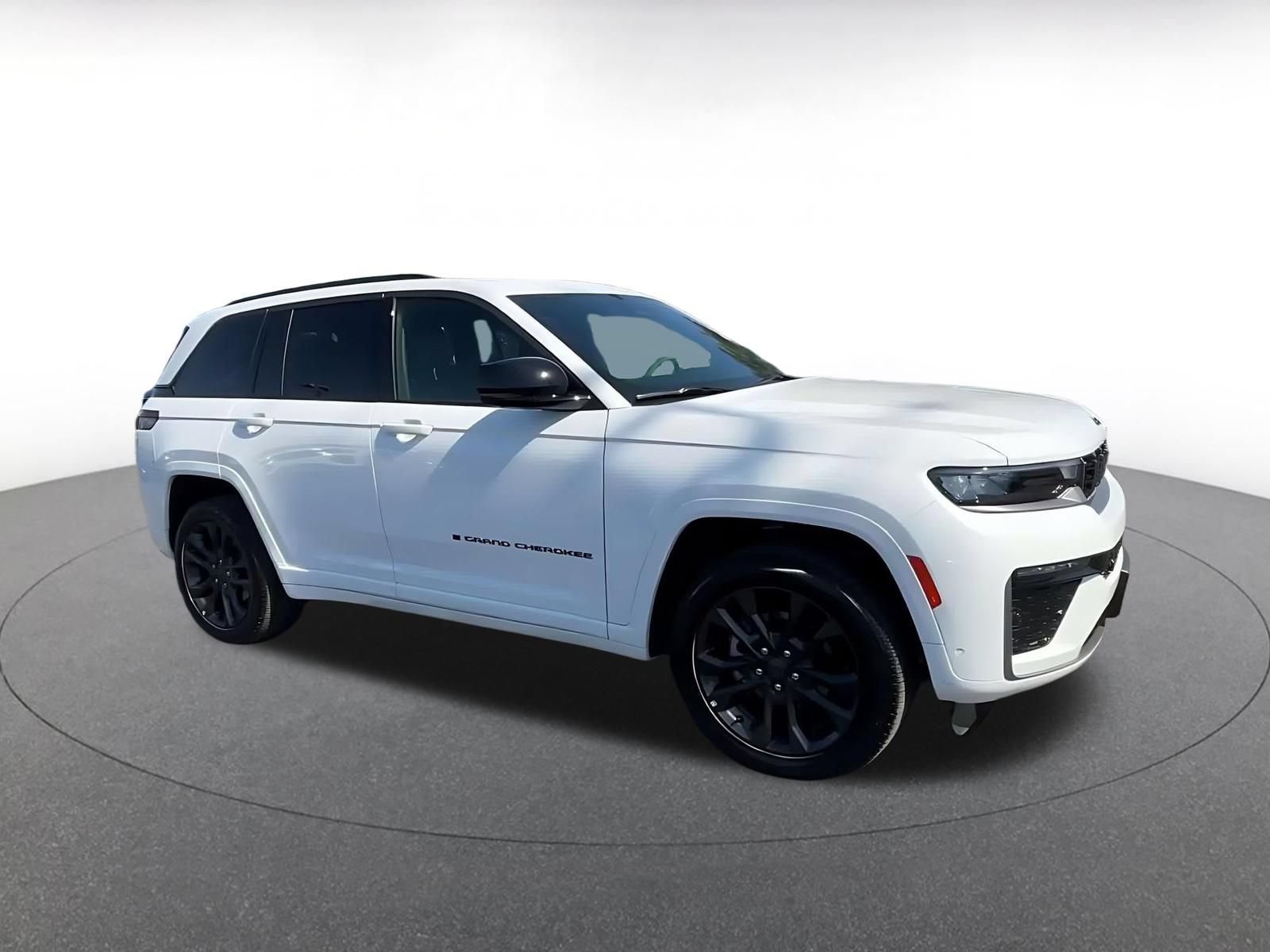 Used 2026 Jeep Grand Cherokee Limited AWD/4WD image 2