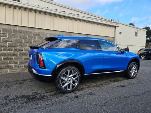 New 2026 Cadillac Optiq Luxury 2 image 9
