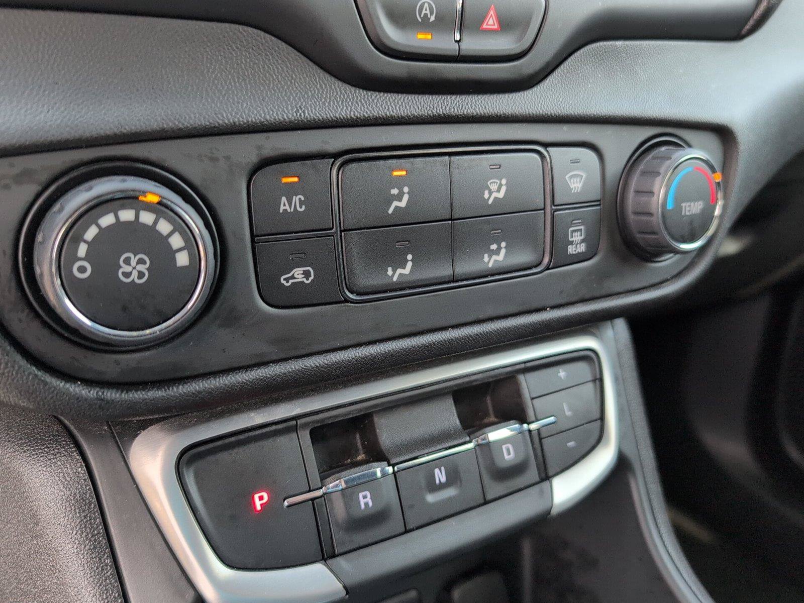 Used 2024 GMC Terrain SLE FWD image 18