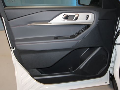 New 2026 Ford Explorer Active AWD/4WD image 4