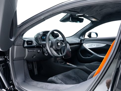 Used 2026 McLaren Artura image 2