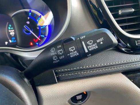 Used 2024 Chrysler Pacifica Limited FWD image 50