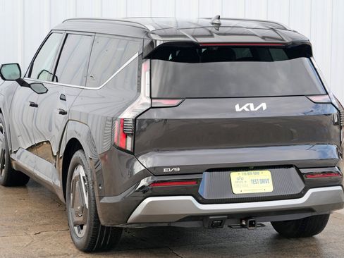 Used 2024 Kia EV9 Land image 54