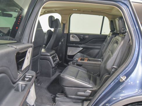 Used 2020 Lincoln Aviator Reserve w/ Equipment Group 202A image 4