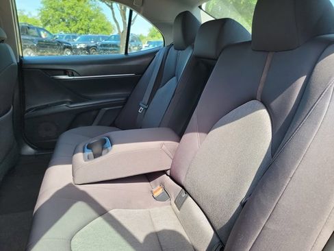 Used 2018 Toyota Camry LE FWD image 14