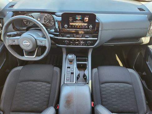 Used 2025 Nissan Pathfinder SV w/ SV Premium Package image 28