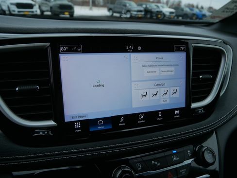 Used 2023 Chrysler Pacifica Touring image 32