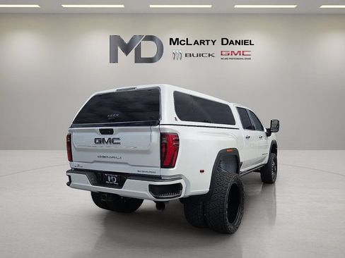 Used 2025 GMC Sierra 3500 Denali Ultimate AWD/4WD image 14