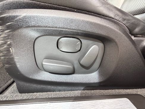 Used 2011 Jaguar XF Premium image 12