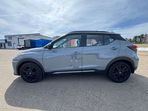 Used 2023 Nissan Kicks SR w/ SR Premium Package image 4