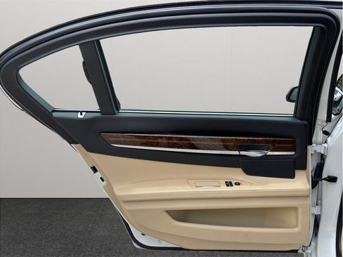 Used 2015 BMW 750Li RWD image 41