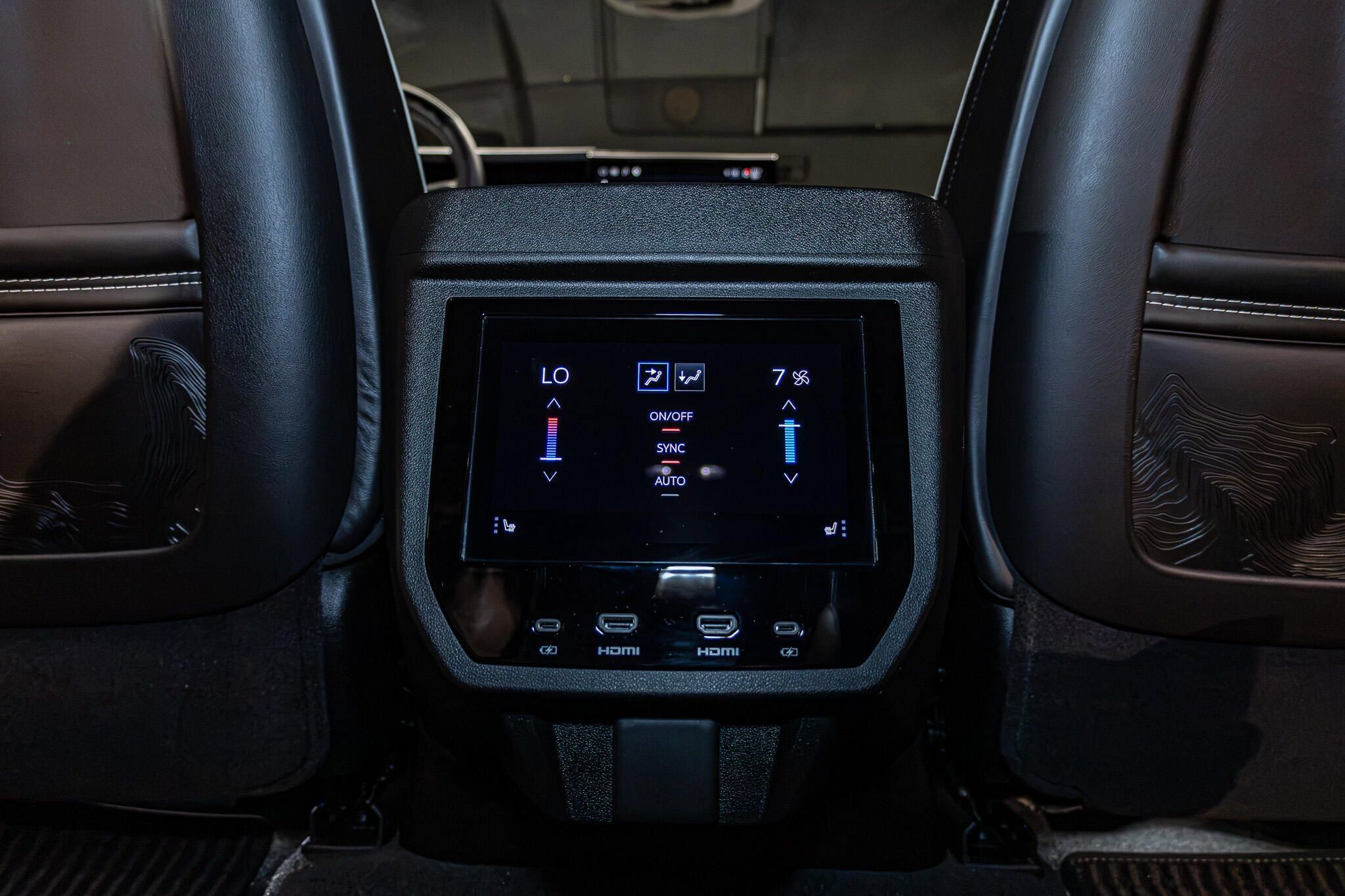 Used 2025 GMC Yukon XL Denali Ultimate AWD/4WD image 36
