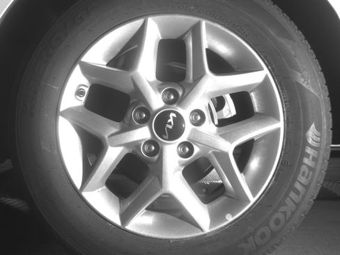 Used 2025 Kia Soul LX w/ LX Technology Package FWD image 14