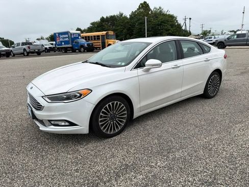 Used 2017 Ford Fusion SE w/ Fusion SE Technology Package AWD/4WD image 3