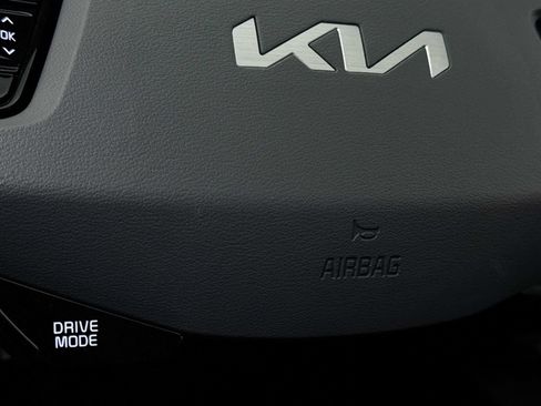 Certified 2024 Kia Niro SX Touring FWD image 9