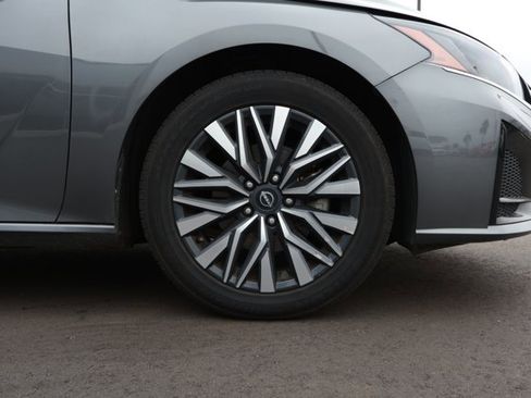 Used 2024 Nissan Altima 2.5 SV image 5