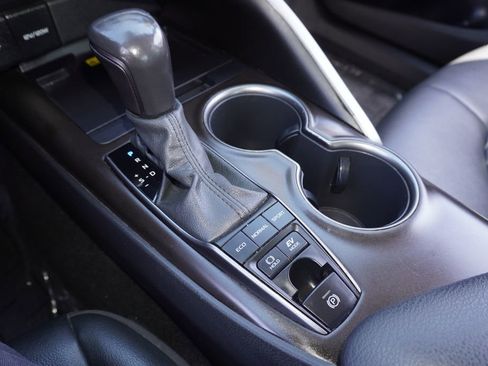 Used 2022 Toyota Camry SE w/ Audio Upgrade Package FWD image 18