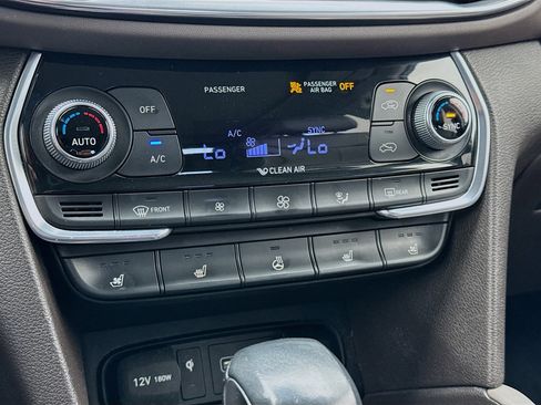 Used 2020 Hyundai Santa Fe Limited image 12