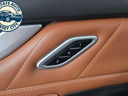 Used 2019 Maserati Levante GranLusso AWD/4WD image 25