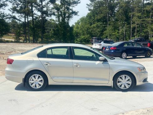 Used 2012 Volkswagen Jetta SE FWD image 11
