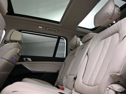 Used 2021 BMW X7 xDrive40i w/ Premium Package AWD/4WD image 16