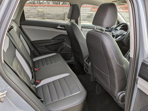 Used 2024 Volkswagen Taos SEL image 25