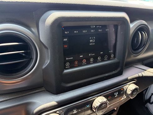 Used 2022 Jeep Gladiator Sport w/ Trailer Tow Package AWD/4WD image 10