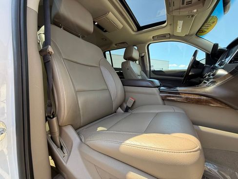 Used 2019 Chevrolet Suburban LT RWD image 15