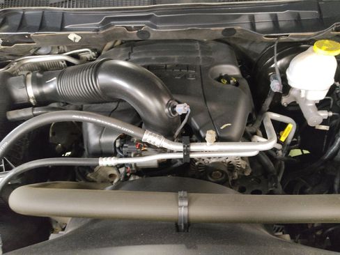 Used 2018 RAM 1500 Express AWD/4WD image 30