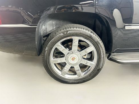 Used 2014 Cadillac Escalade Luxury RWD image 11