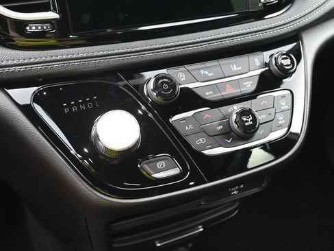 New 2027 Chrysler Pacifica Select AWD/4WD image 16