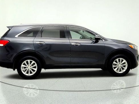 Used 2018 Kia Sorento FWD image 4