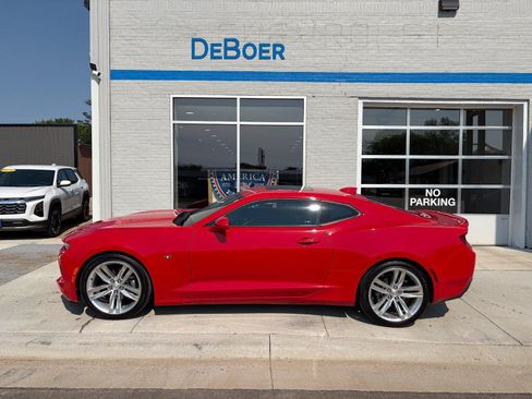 Used 2017 Chevrolet Camaro LT RWD image 2