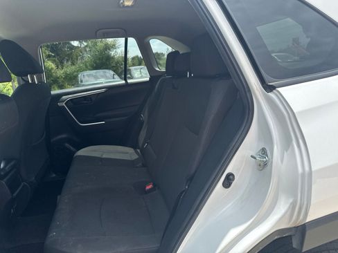 Used 2021 Toyota RAV4 LE AWD/4WD image 6